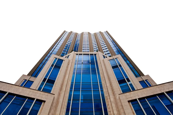 Beyaz zemin üzerinde yüksek bina — Stok fotoğraf