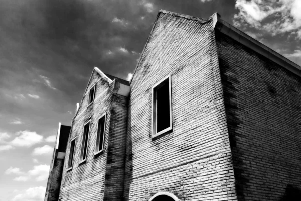 Siyah-beyaz bina eski stil — Stok fotoğraf