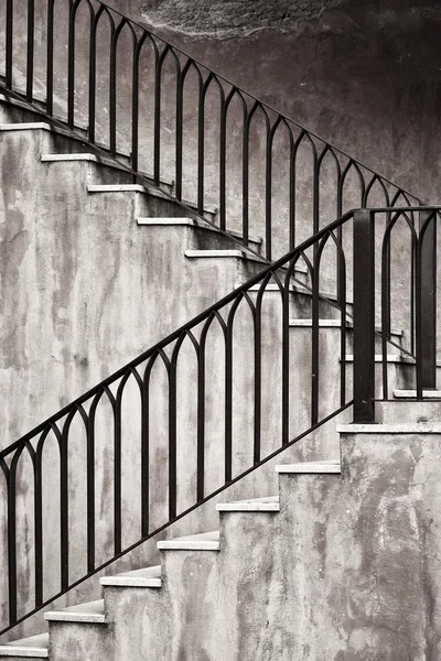 Старая металлическая лестница — стоковое фото