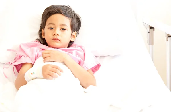 Niño en el hospital — Foto de Stock