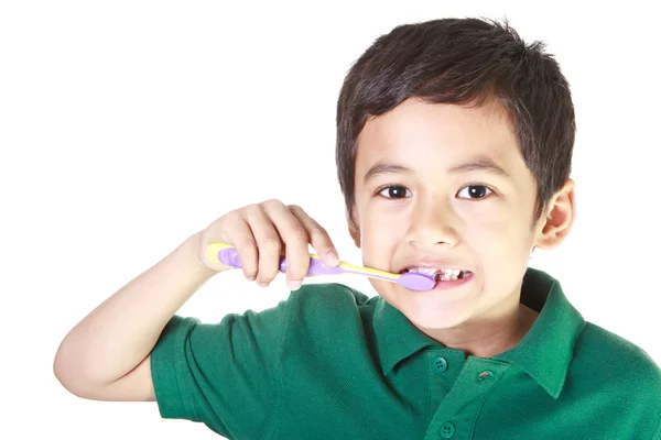 Junge und Zahnbürste — Stockfoto