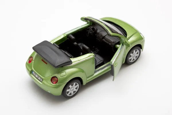 Un coche de juguete para niños es verde —  Fotos de Stock