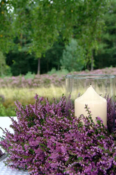Festa dei fiori di Moorland. Decorazione tavola con calluna erica . — Foto Stock