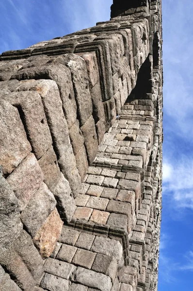 Gamla romerska akvedukten (vertikalt) — Stockfoto