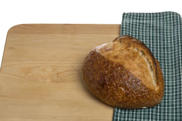 Fresh loaf of bread on cutting board — Stock Photo, Image
