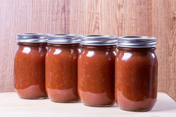 Mason kavanoz domates sosu — Stok fotoğraf