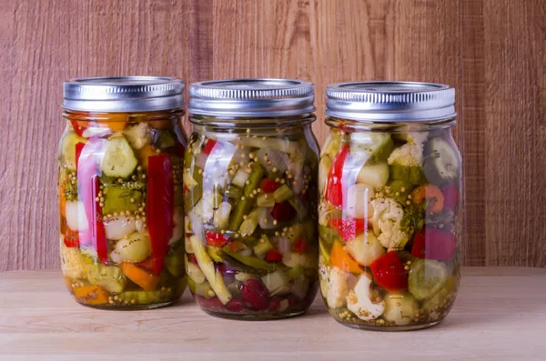 Preserved mixed vegetables in mason jar — Stock Photo, Image