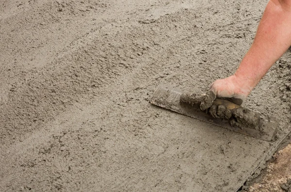 Worker with trowel finishing concrete — Stock Photo, Image