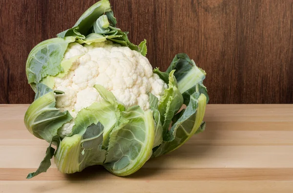 Cauliflower head on table — Stock Photo, Image