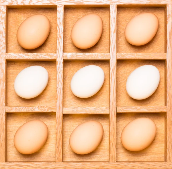 Uova in scatola ombra orizzontale — Foto Stock