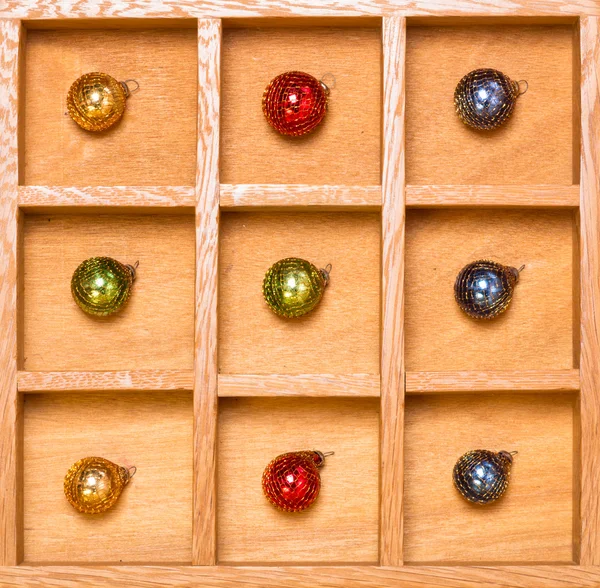 Kerst ornamenten in schaduw vak groen — Stockfoto