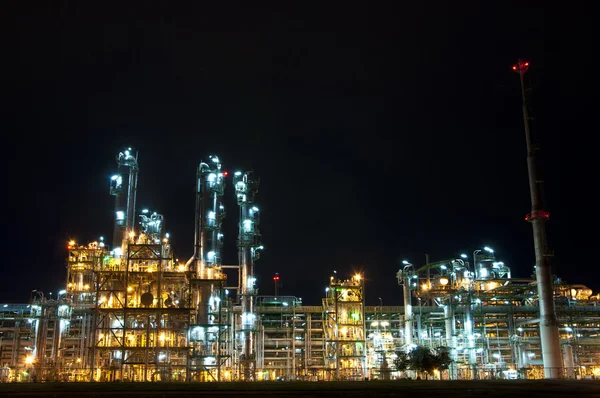Kimyasal tesis gece sahne — Stok fotoğraf