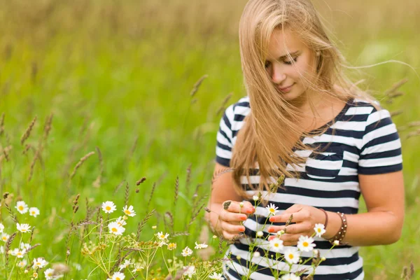 Wild flowers and girl — Stock Photo, Image