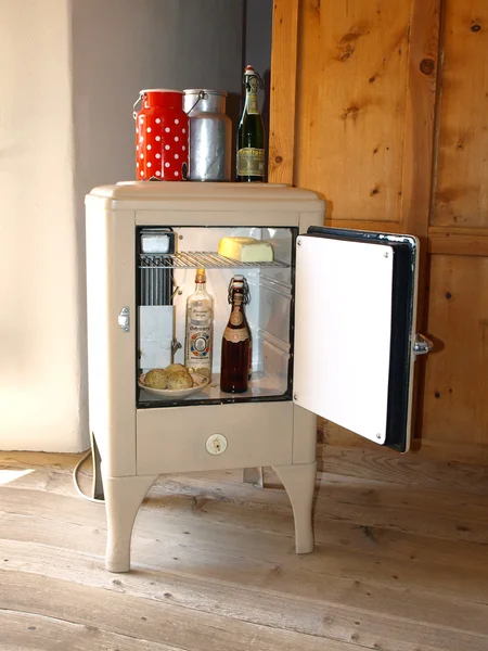 Vintage refrigerator — Stock Photo, Image