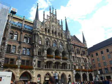 Marienplatz, town hall - Münih Almanya