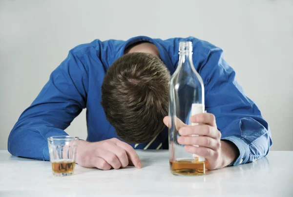 Зловживання алкоголем — стокове фото