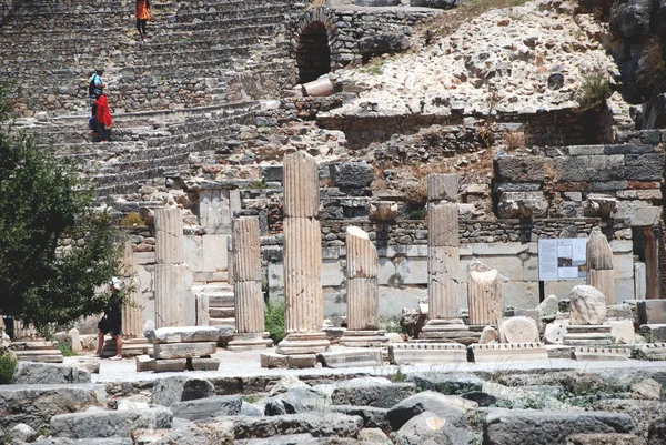 Pilíře v Efesu, izmir, Turecko, Blízký východ — Stock fotografie