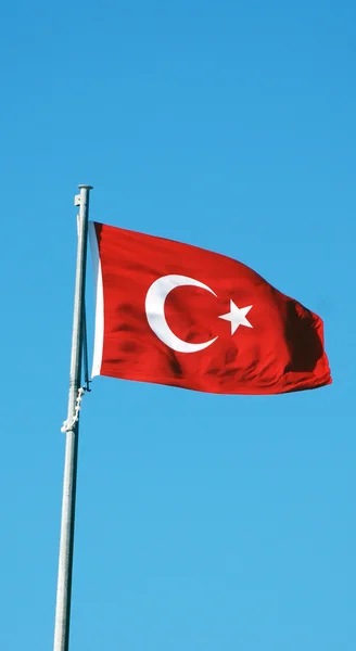 Bandera turca en el asta de la bandera — Foto de Stock