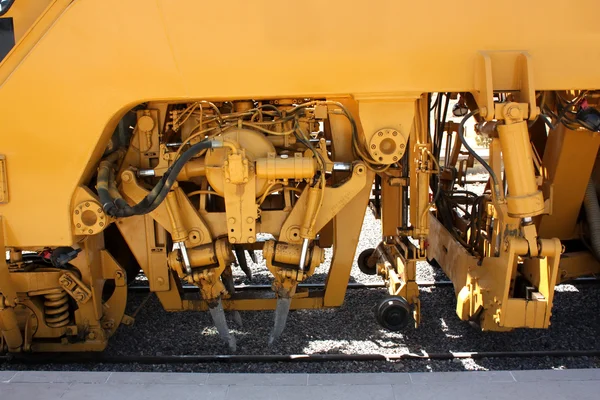 Жовтий ремонт залізниці крупним планом — стокове фото