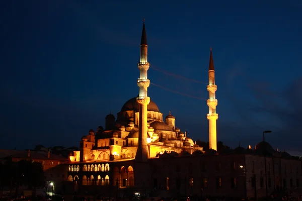 Nieuwe moskee istanbul in nacht — Stockfoto