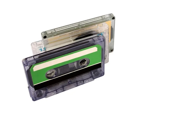 Tre kompakt kassett isolerade på vitt. vertikala perspektivvy — Stockfoto