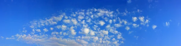 Paisaje nuboso panorámico 62,5 megapíxeles. Imagen cosida. XXXL —  Fotos de Stock