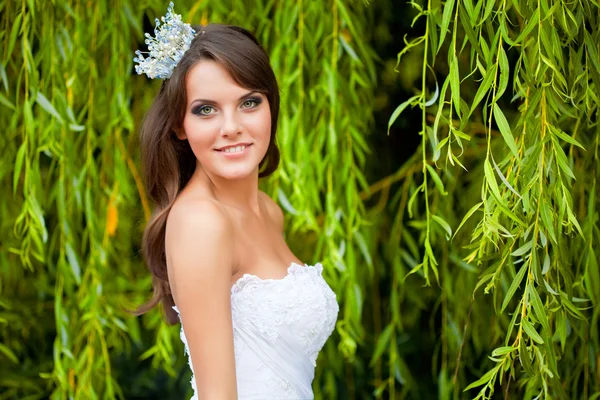 A bride on the nature — Stock Photo, Image