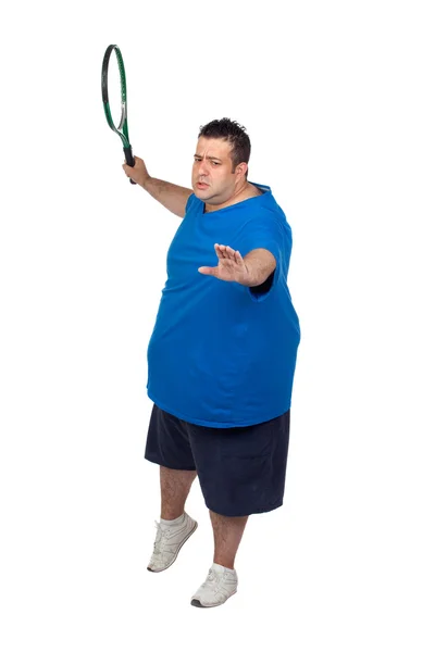Fat man met een racket tennissen — Stockfoto