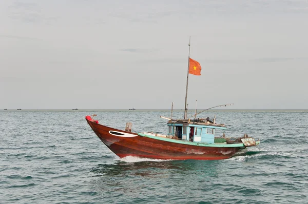 Cruising fiskebåt — Stockfoto