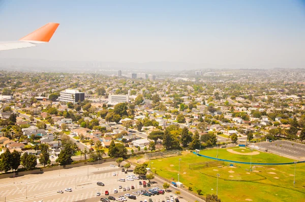 Los Ángeles en el centro, vista de pájaro en un día soleado — Foto de Stock