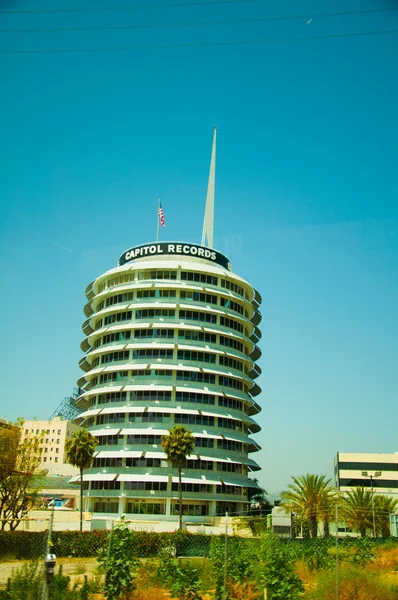 Güneşli bir günde Capitol records tower — Stok fotoğraf
