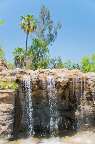 Waterval in de zoo van los angeles — Stockfoto