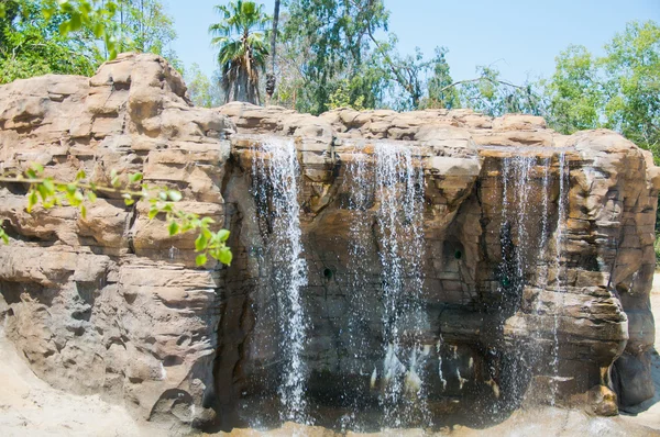 Cachoeira em Zoológico de Los Angeles — Fotografia de Stock