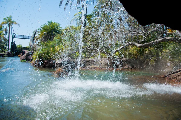 Wodospad w zoo w los angeles — Zdjęcie stockowe