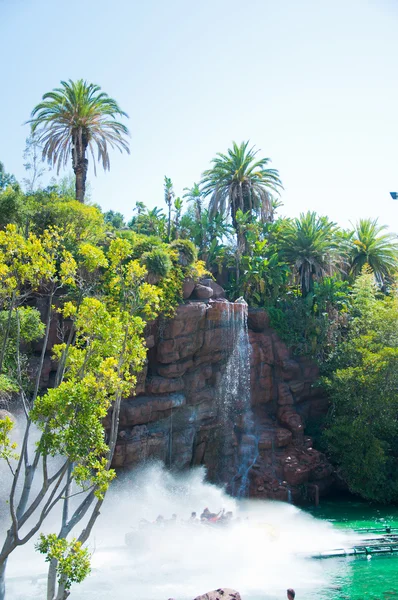 洛杉矶动物园中的瀑布 — 图库照片
