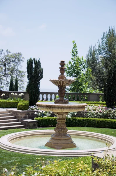 Flowerbeds and fountain in one of the park — Stock Photo, Image