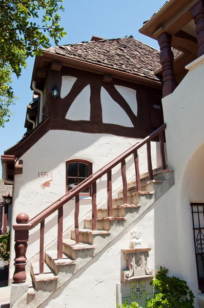 Prachtig gerestaureerde oude ambachtsman stijl huis — Stockfoto