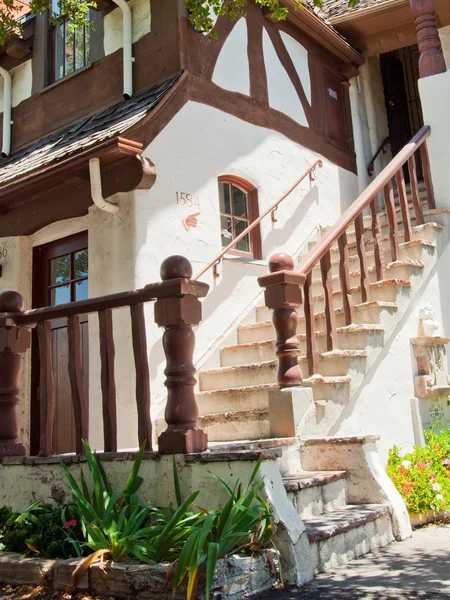 Beautifully restored old craftsman style home — Stock Photo, Image