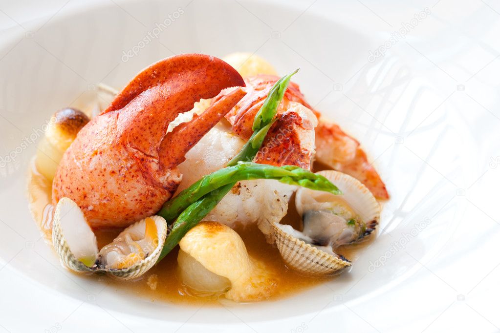 Lobster with shellfish.