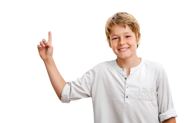 Stilig pojke pekar på kopia utrymme. — Stockfoto