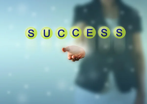 Zakelijke vrouw hand en succes woorden in groene kristallen bol weergeven — Stockfoto