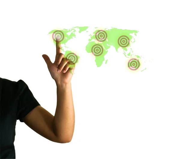 Geschäftsfrau berührt eine Weltkarte auf virtuellem Bildschirm — Stockfoto