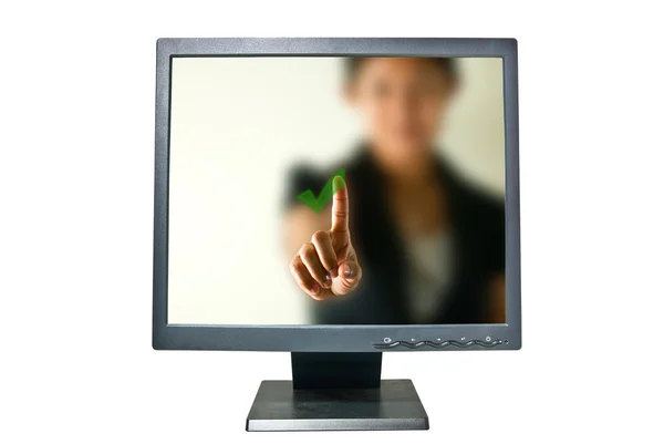 Affärskvinna i monitor att trycka riktigt Markera — Stockfoto