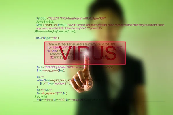 Mujer de negocios apuntando guion de programación con virus encontrado concepto —  Fotos de Stock