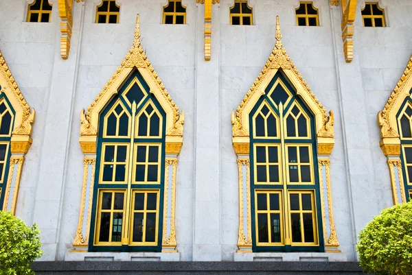 Fenster im thailändischen Stil des Tempels — Stockfoto