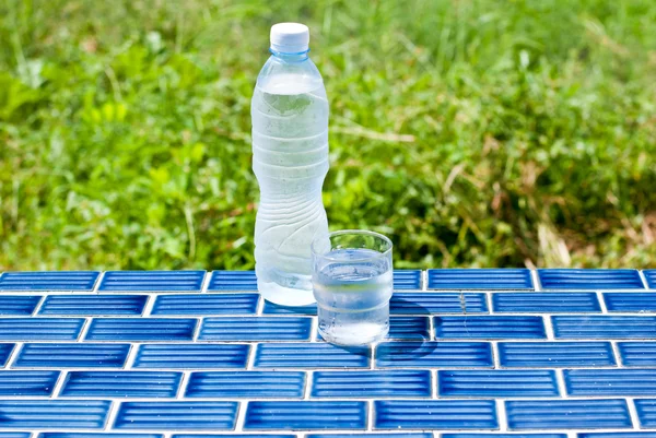 Dricksvatten i glas — Stockfoto