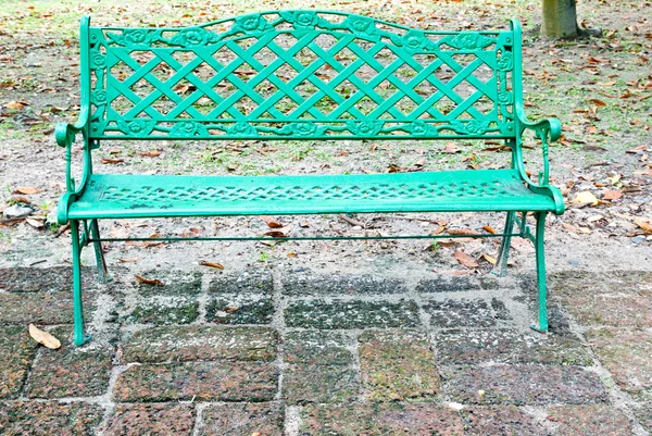 ปิดม้านั่งสีเขียว — ภาพถ่ายสต็อก