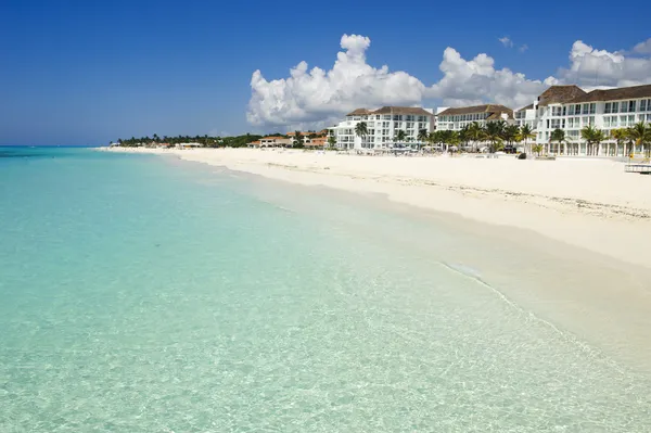Increíble playa caribeña de arena blanca Imágenes de stock libres de derechos