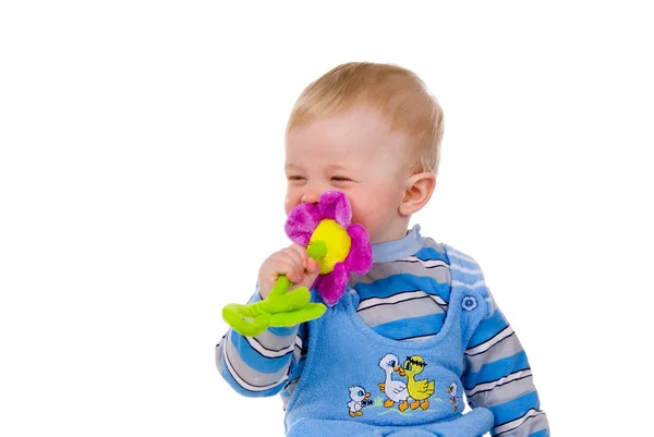 Ett barn leker med en leksak — Stockfoto