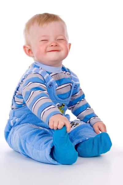 一个小孩坐笑 — 图库照片